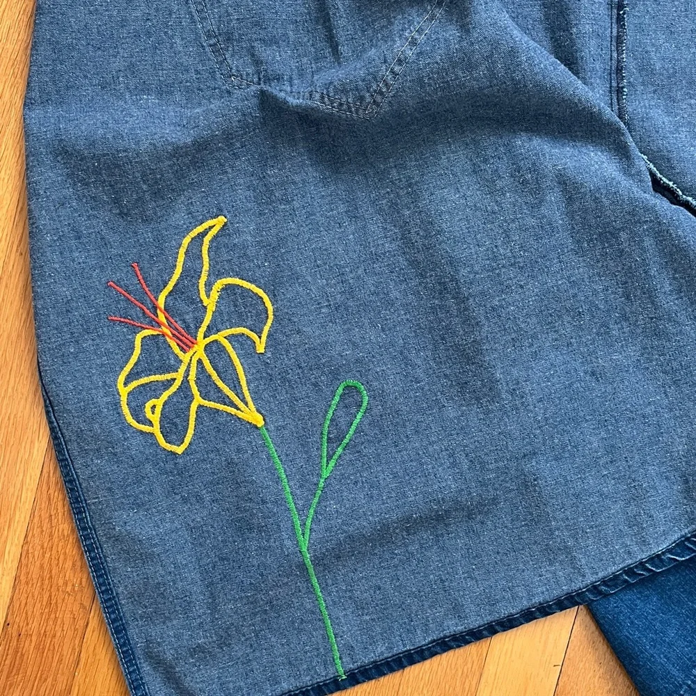 1970s Daylily Embroidered Wrap Waist Denim Blue Jeans Adjustable A-Line Skirt Sm - Picture 8 of 15